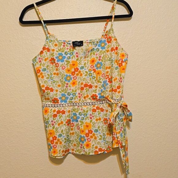 - Milk and honey floral peplum top size medium - Picture 1 of 8